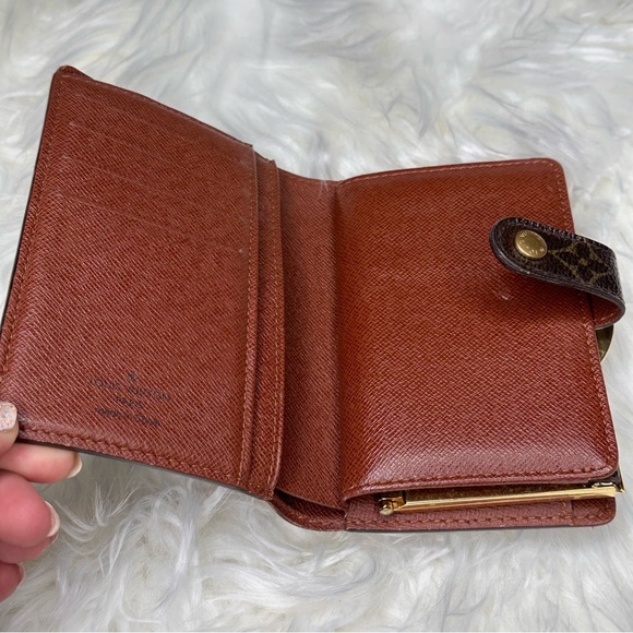 Louis Vuitton Kiss Lock Wallet - Picture 8 of 14